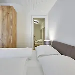Haus Alexander Σάαλμπαχ-Χίντεργκλεμ