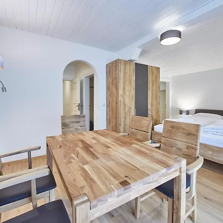 Haus Alexander Apartmán *